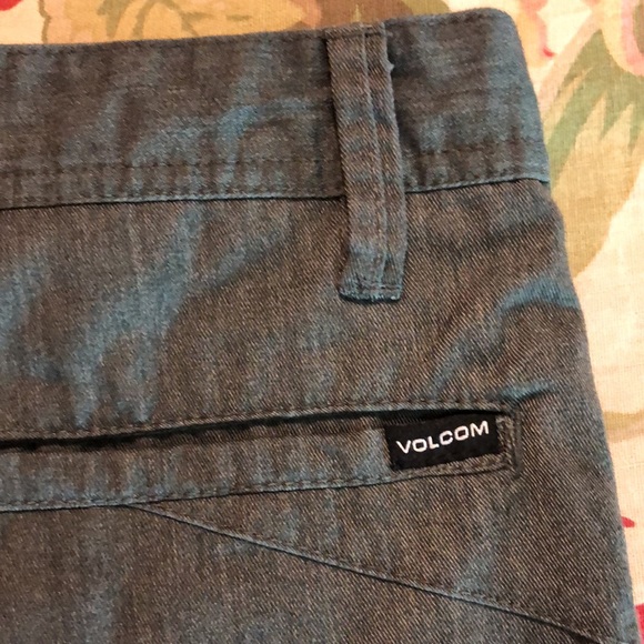 VOLCOM Size 30 Skate Surf Shorts Pockets Bermuda Length Deep Gray $48 NEW - Picture 3 of 13